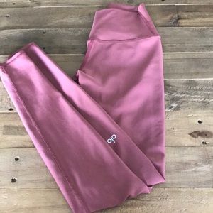 Alo Yoga airlifts in “earth”